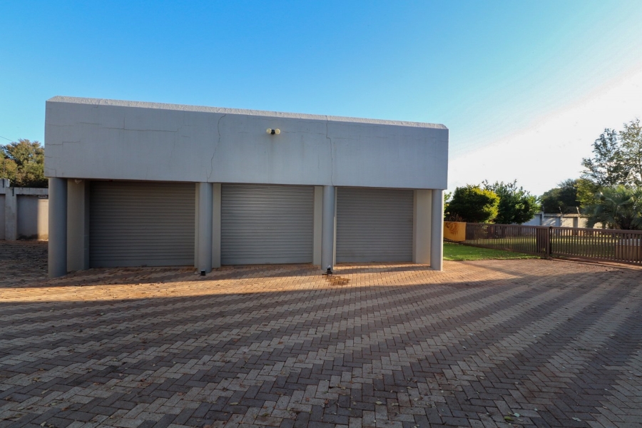 4 Bedroom Property for Sale in Wilkoppies North West